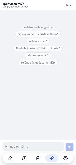 Màn hình trợ lý với các câu hỏi gợi ý: sổ có bao nhiêu danh thiếp, ai làm ở Nhật, ai chưa có email